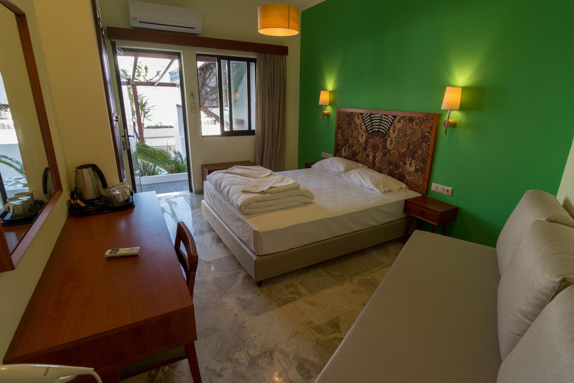Aris Boutique Hotel Palaiochora Luaran gambar